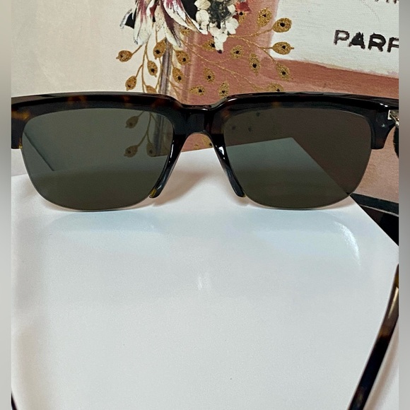 saint laurent sunglasses unisex: few scratches- nice color- include box - Picture 8 of 13